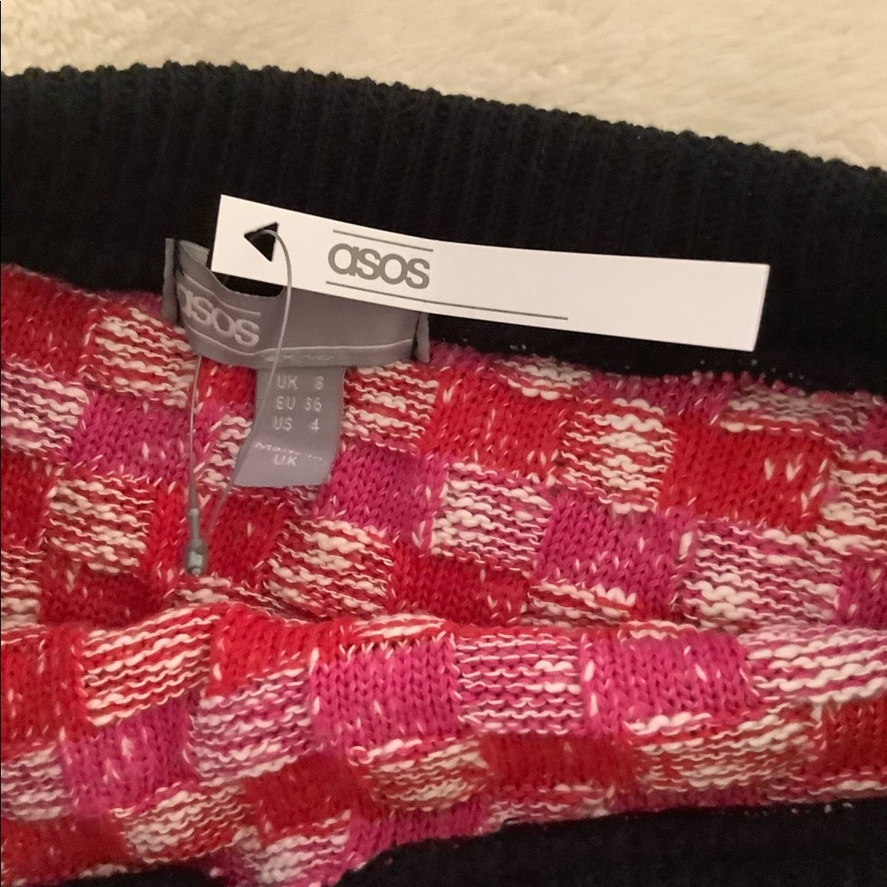 Too big - Picture 2 of 3